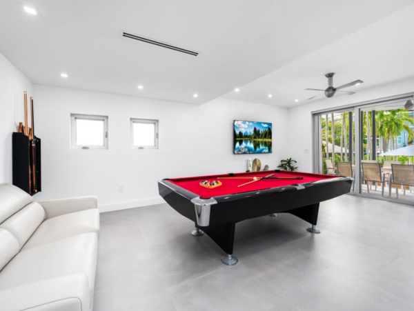 Miami Waterfront Luxury Villa - 4 Bedrooms Boater`s Retreat with Gym & Pool